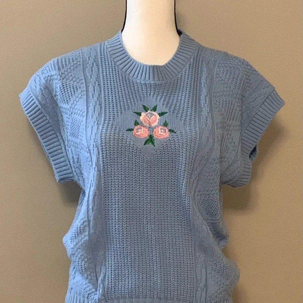 Vintage Blue Knit Sweater with Floral Embroidery size medium